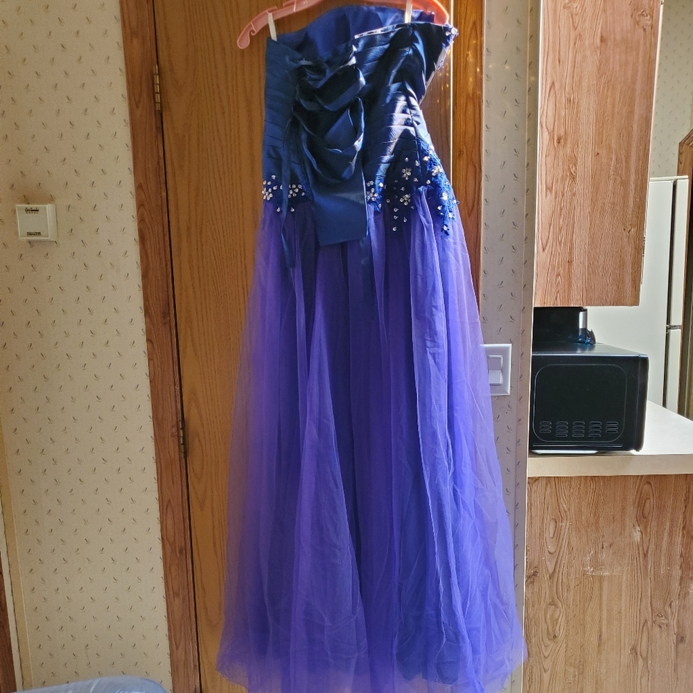 Dress - Picture 2 of 2